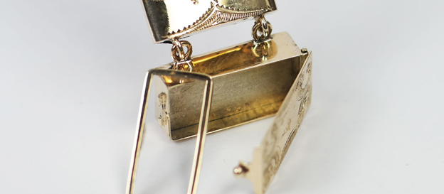 Antieke haren armband met gouden sluiting