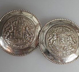 Antieke zilveren broekstukken streekdracht Walcheren