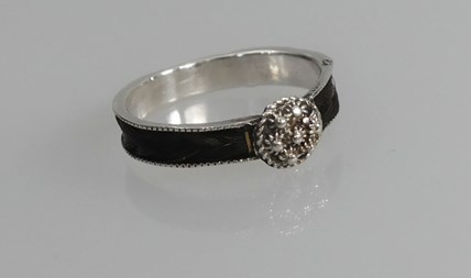 Antieke zilveren ring met haar